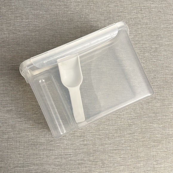 🥣 Frigidaire Lock Top Cereal Holder - Picture 6 of 10